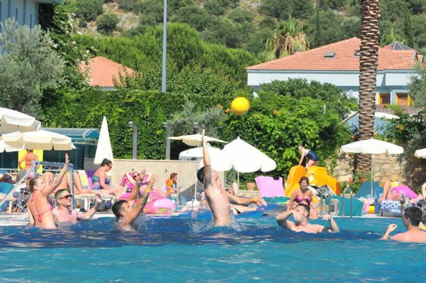 Montebello-Resort---Spa-Pool-24