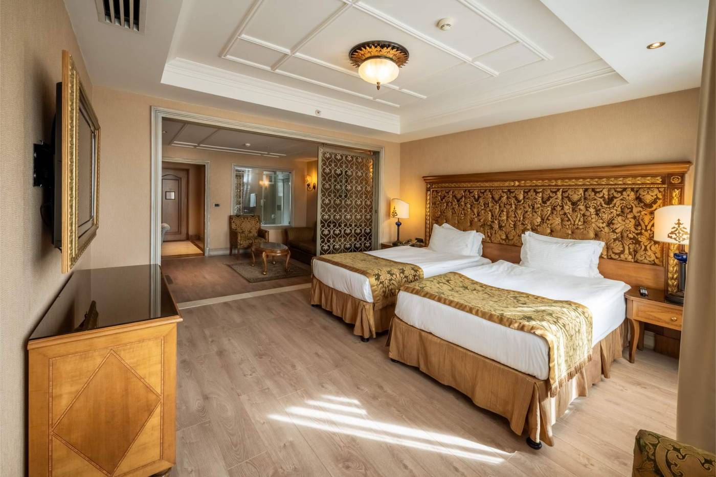 The-Central-Palace-Boutique-Room-6