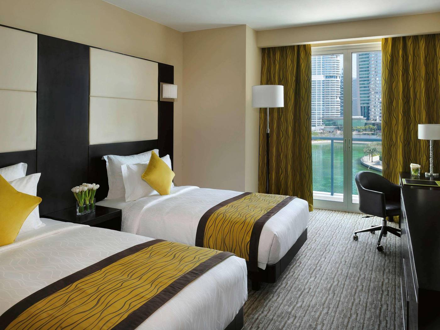 Movenpick-Hotel-Jumeirah-Lakes-Towers-Room-9