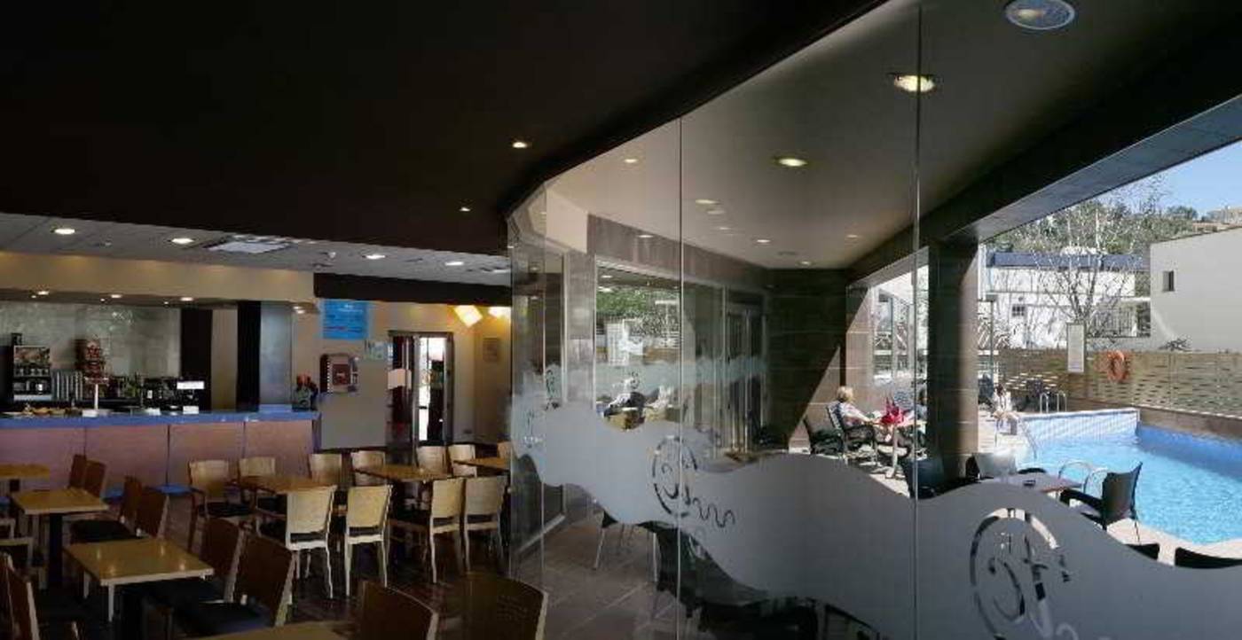 Tossa-Beach---Center-Bar-35