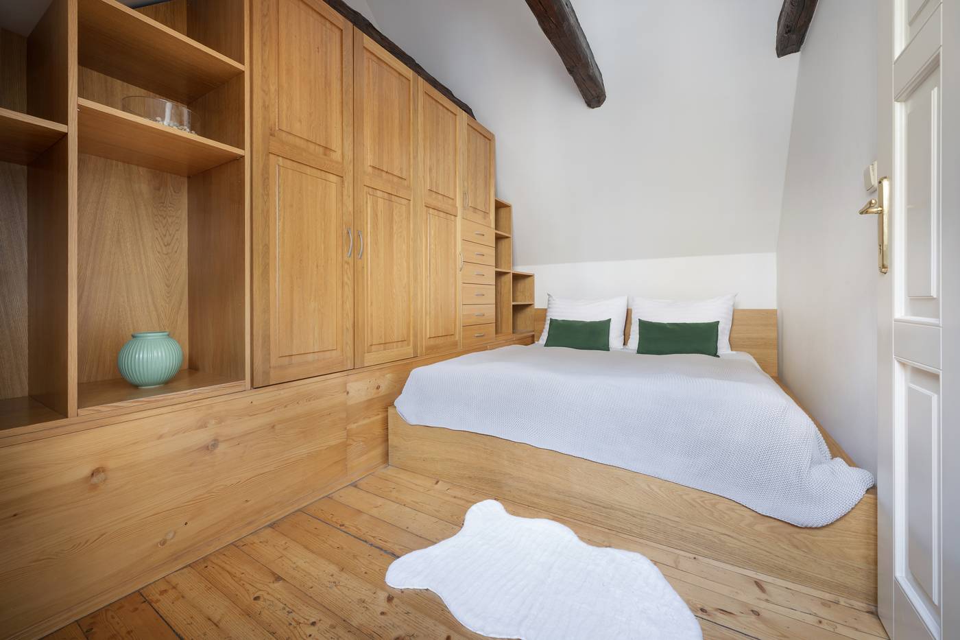 Boutique-Apartments-White-Swan-Room-29