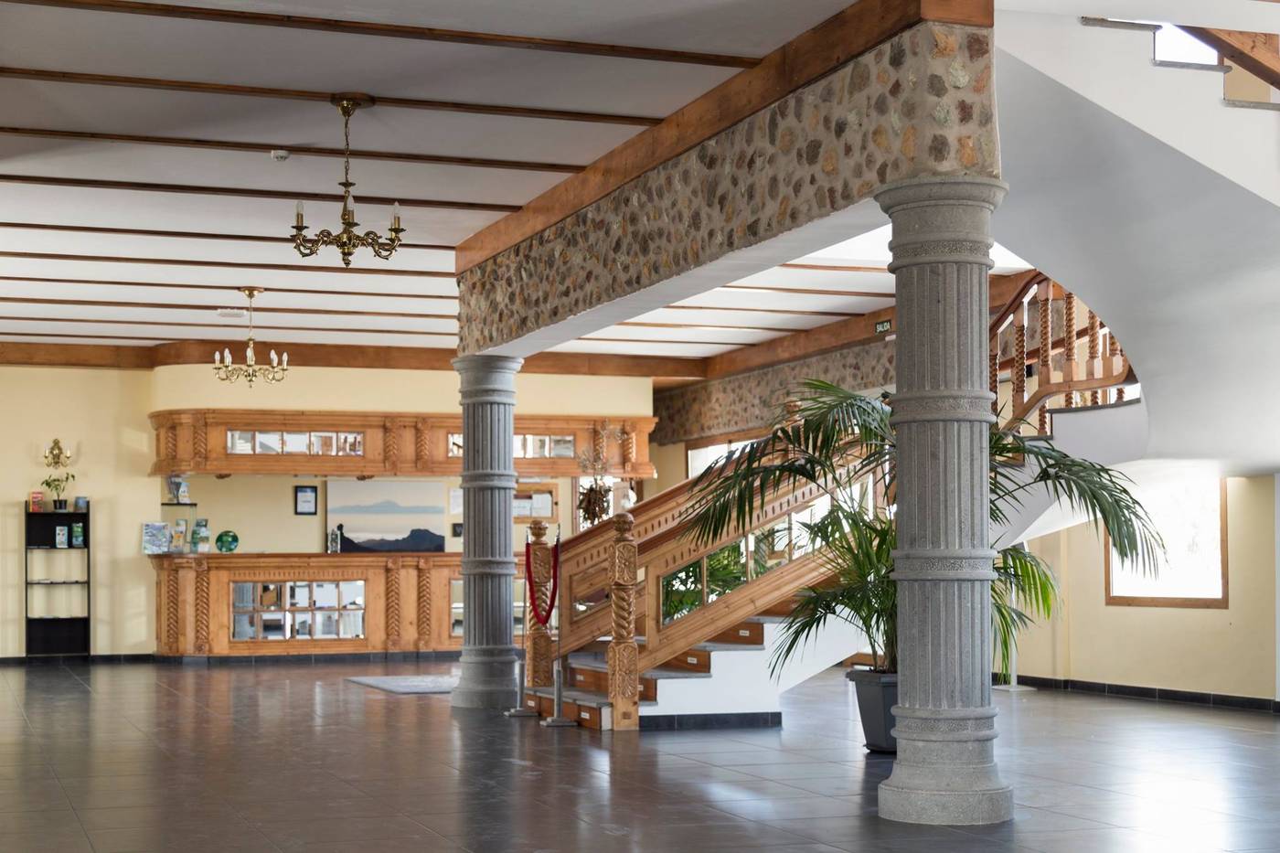 Melva-suite-hotel-Lobby-43