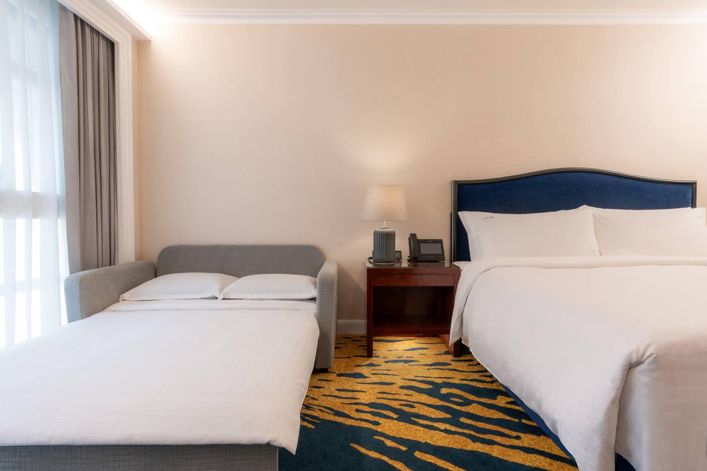 Holiday-Inn-Golden-Mile-Hong-Kong-Room-29