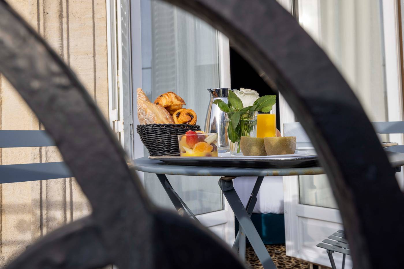 West-end-Paris-Terrace-77