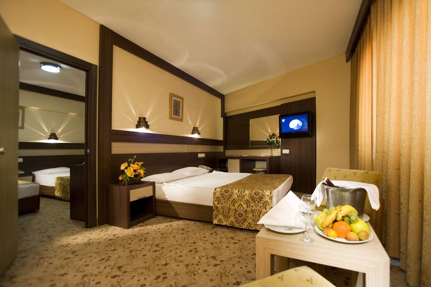 Lonicera--World-Room-35