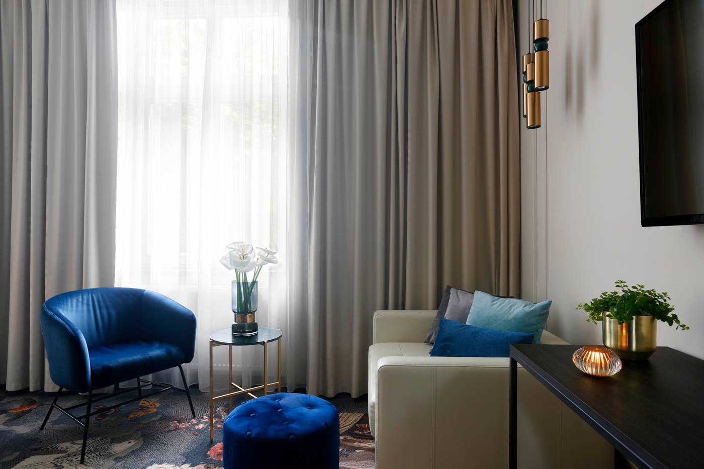 Queen-Boutique-Hotel-Room-14