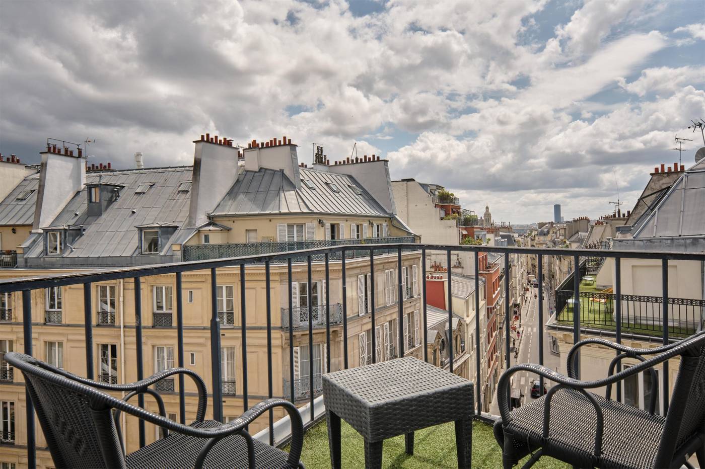 Hotel-Josephine-by-Happyculture-Room-1