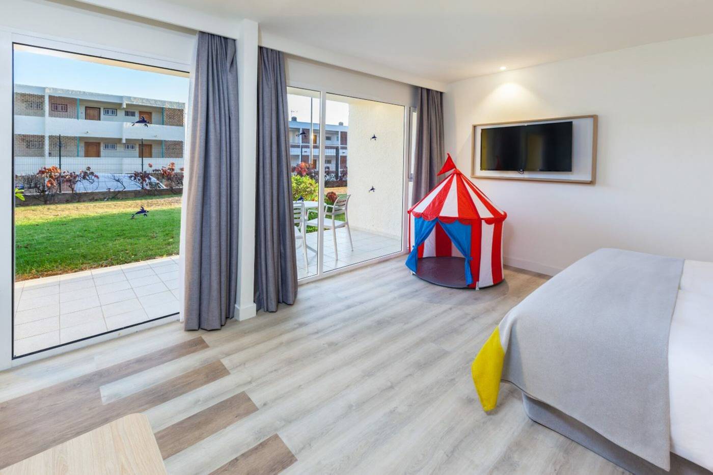 Abora-Interclub-Atlantic-by-Lopesan-Hotels-Room-34