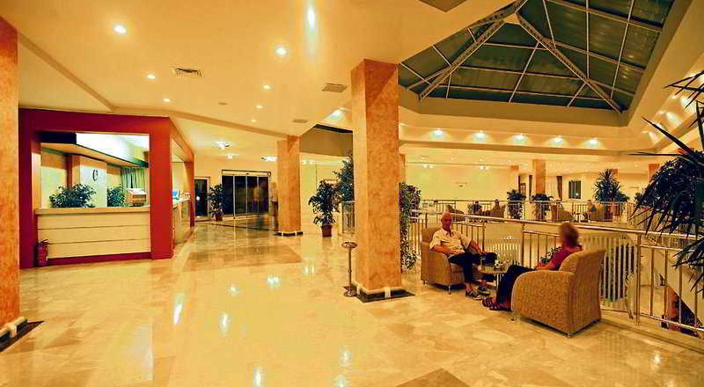 Serenis-Hotel-Lobby-21