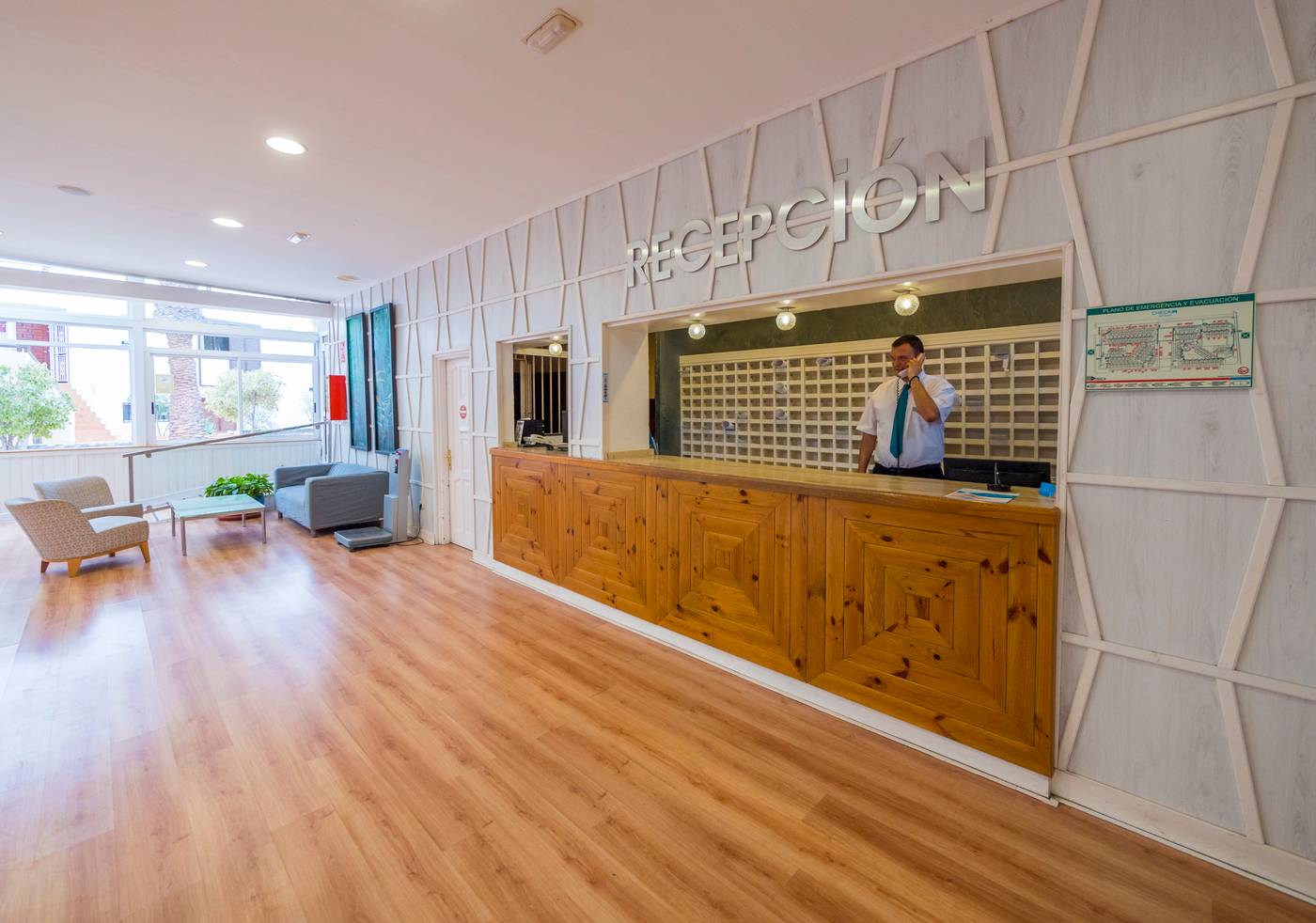 Checkin-Bungalows-Atlantida-Lobby-44