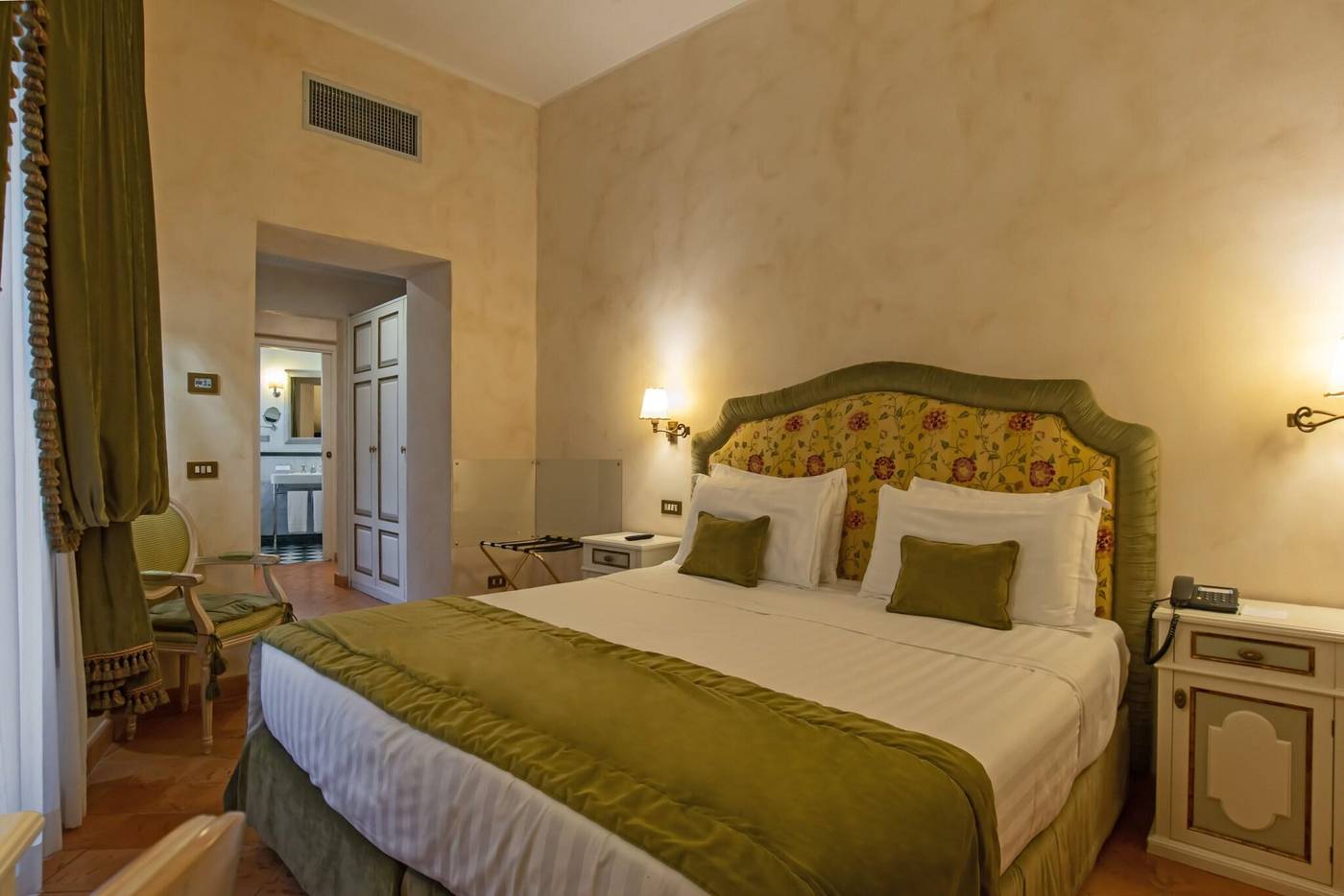 Donna-Camilla-Savelli-Room-22