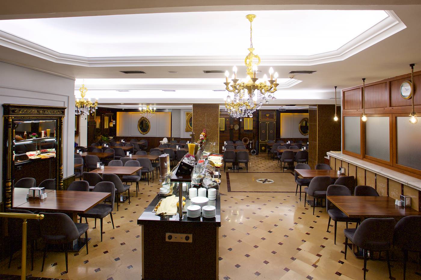 Grand-Ant-Restaurant-8