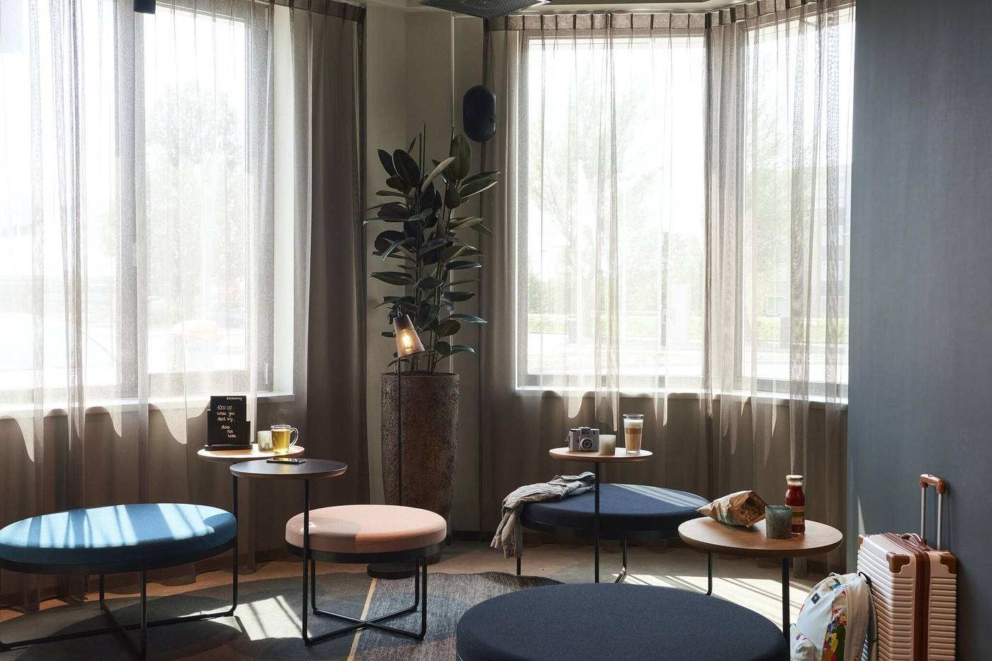 Moxy-Amsterdam-Schiphol-Airport-Lobby-20