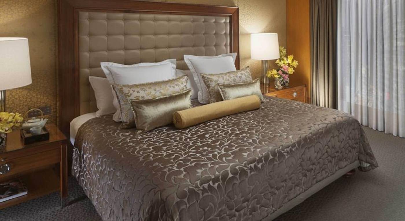 Mandarin-Oriental--Hong-Kong-Room-14