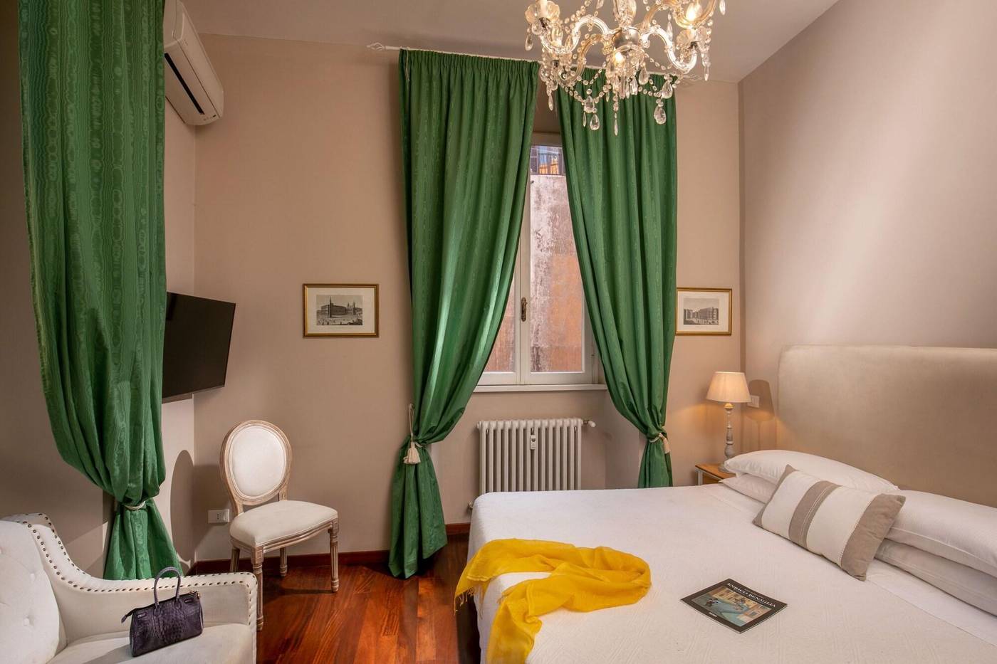 Avignonesi-Suites---Daplace-Collection-Room-3