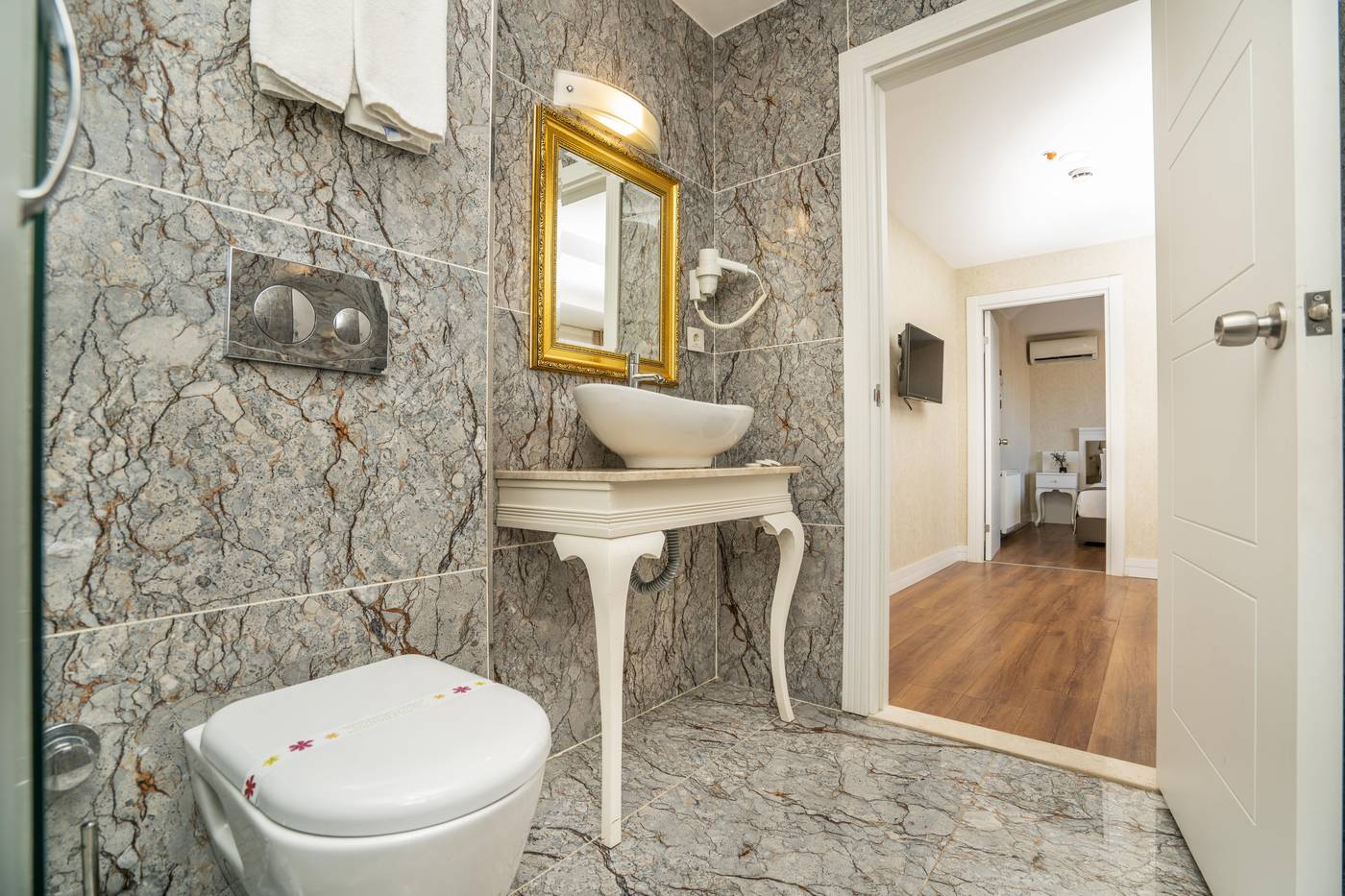 Kunlun-Kensington-Hotel-Istanbul-Room-17