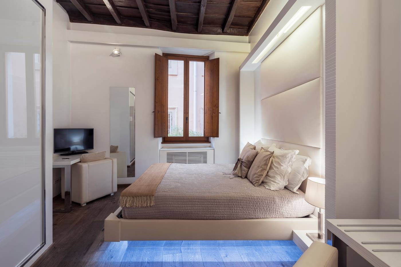 Gigli-D-Oro-Suite-Room-1