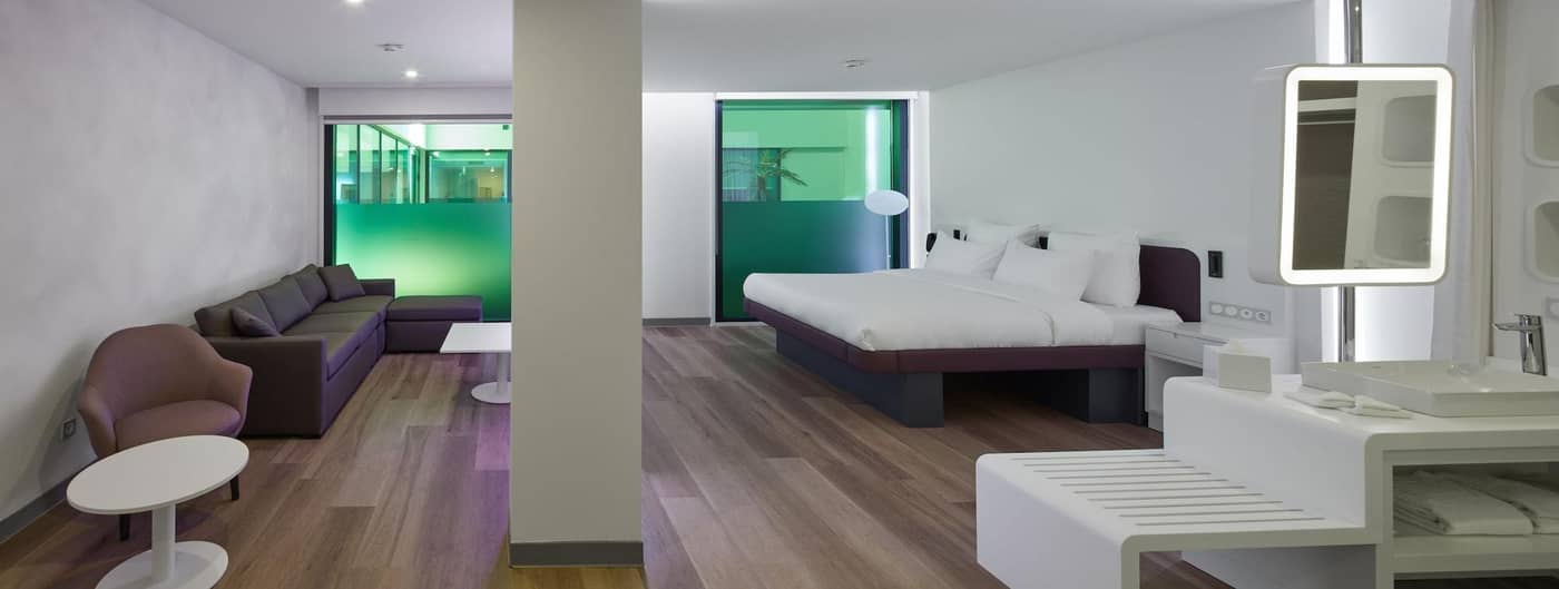 Yotelair-Istanbul-Airport-Airside--Duty-Free-Room-27