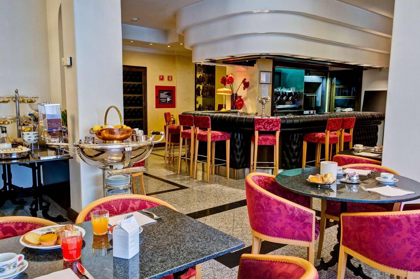 BEST-WESTERN-Hotel-Rivoli-Lobby-15