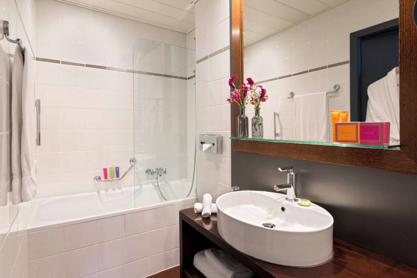 Auteuil-Manotel-Room-36