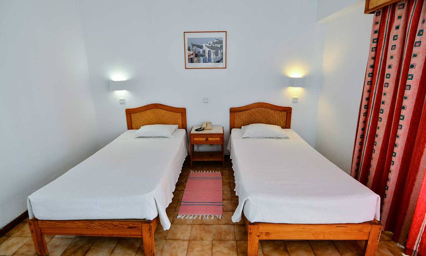 Clube-Praia-da-Rocha-Room-9