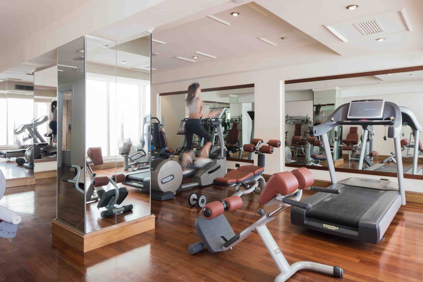 Mazzaro-Sea-Palace-Sports-and-Entertainment-34