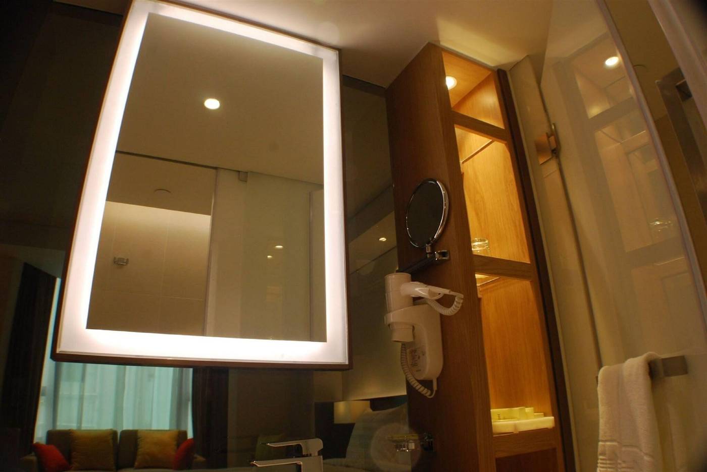 Wharney-Hotel-Room-39