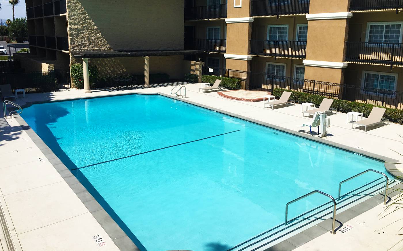 The-Hotel-Fullerton-Anaheim-Pool-5