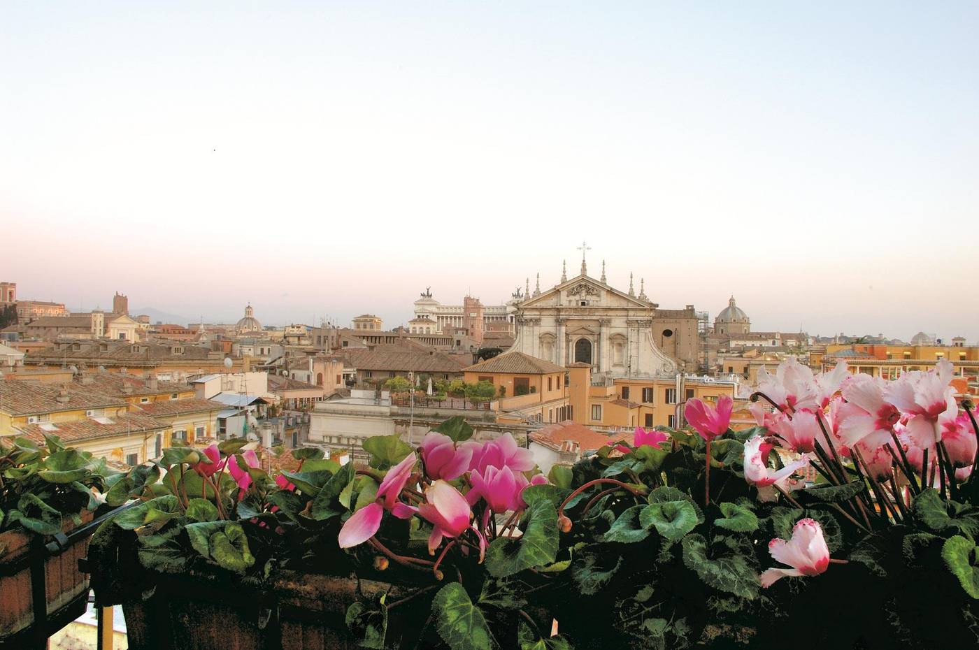 Colonna-Palace-General-view-35