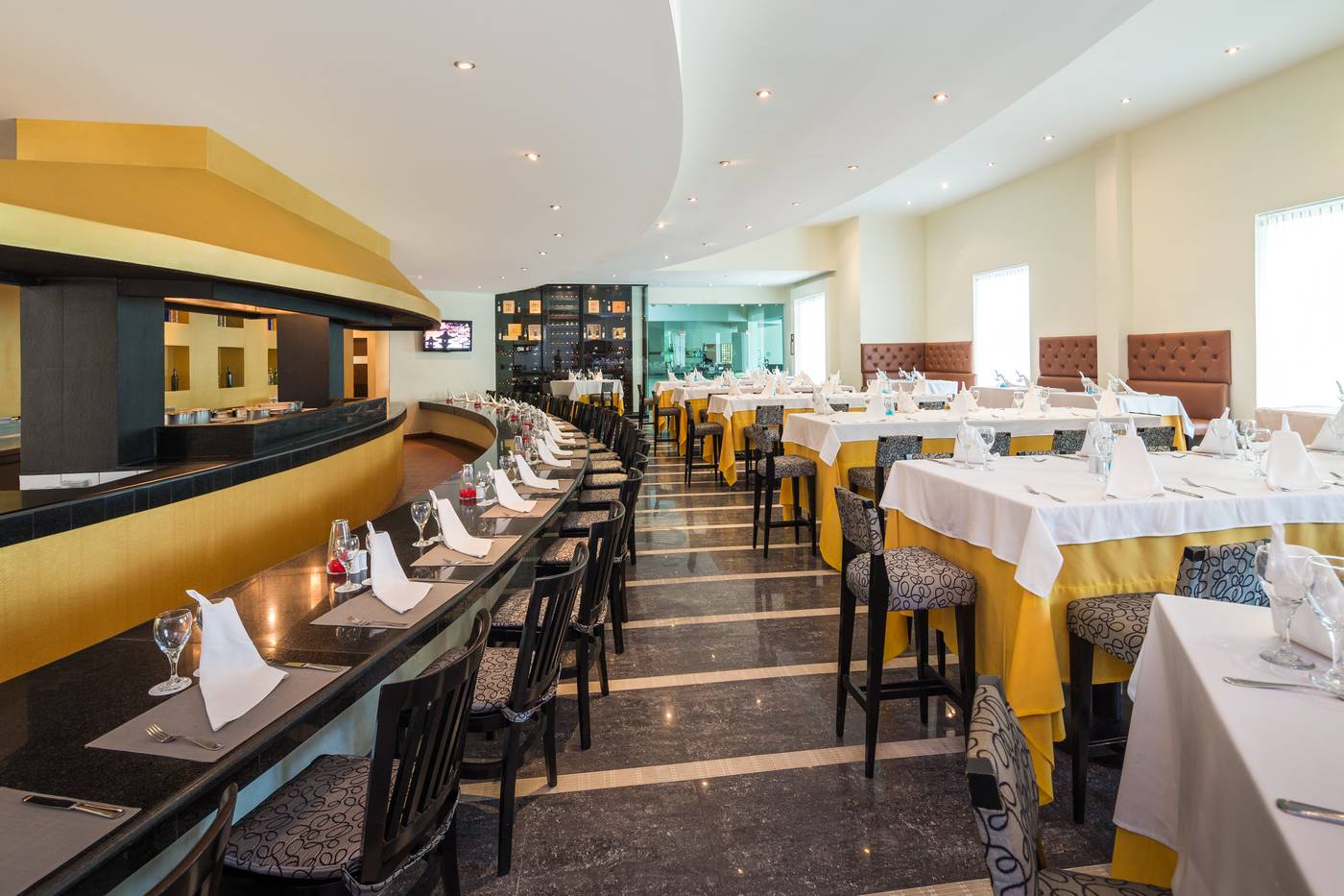 Bluebay-Grand-Esmeralda-Restaurant-42