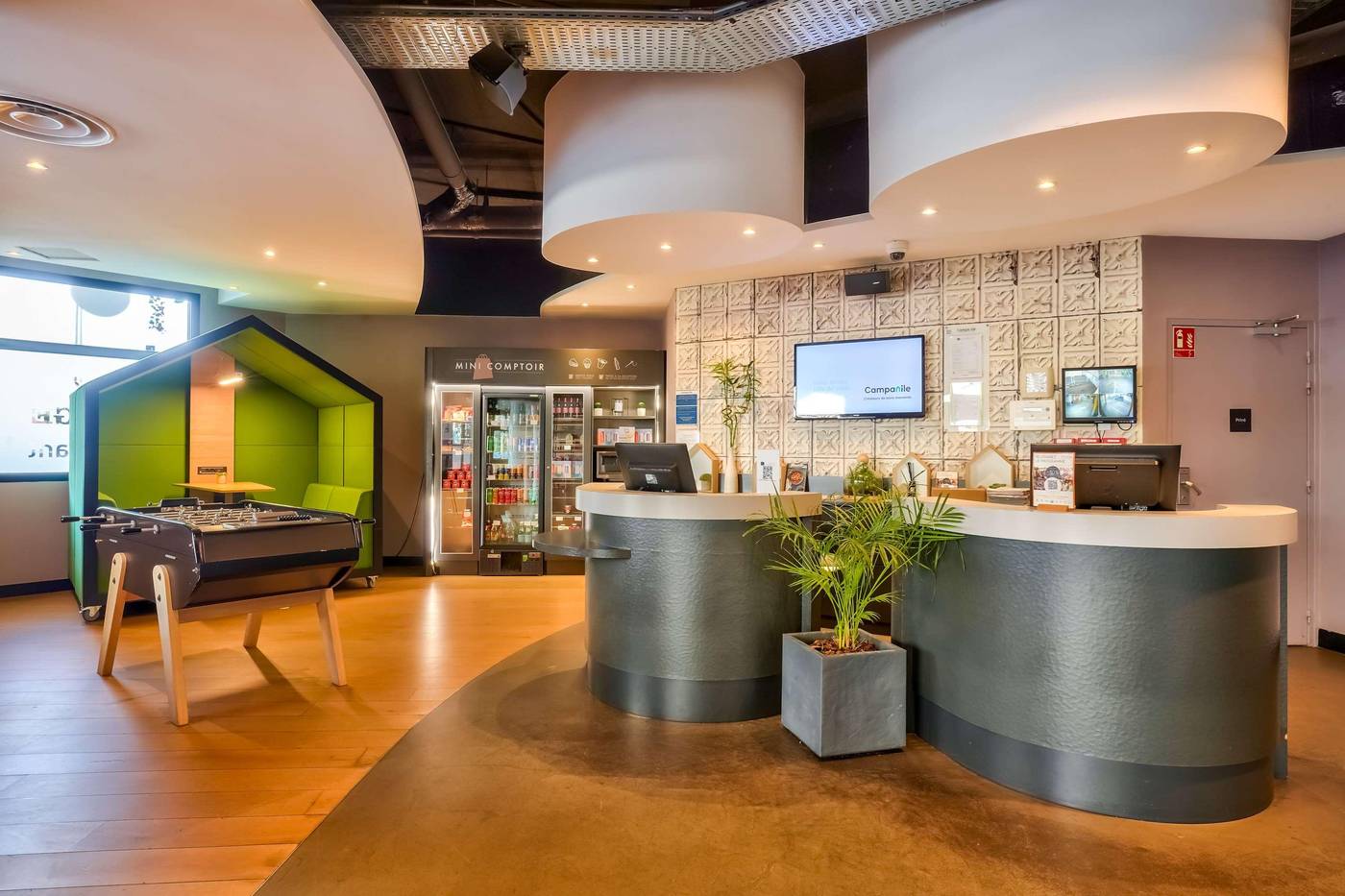 Campanile-Paris-Ouest---Pont-de-Suresnes-Lobby-4