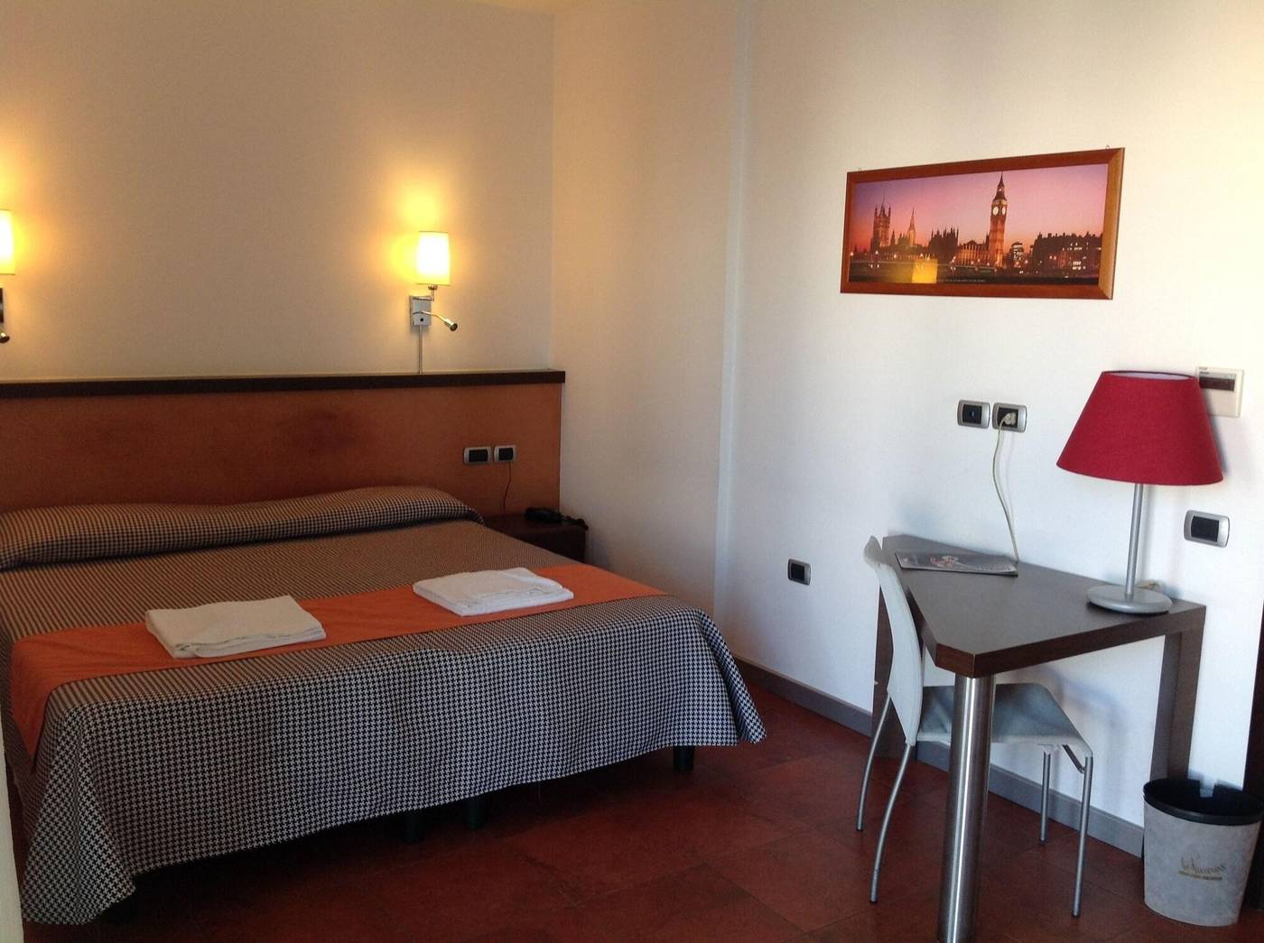 Hotel-Bed---Business-Room-12