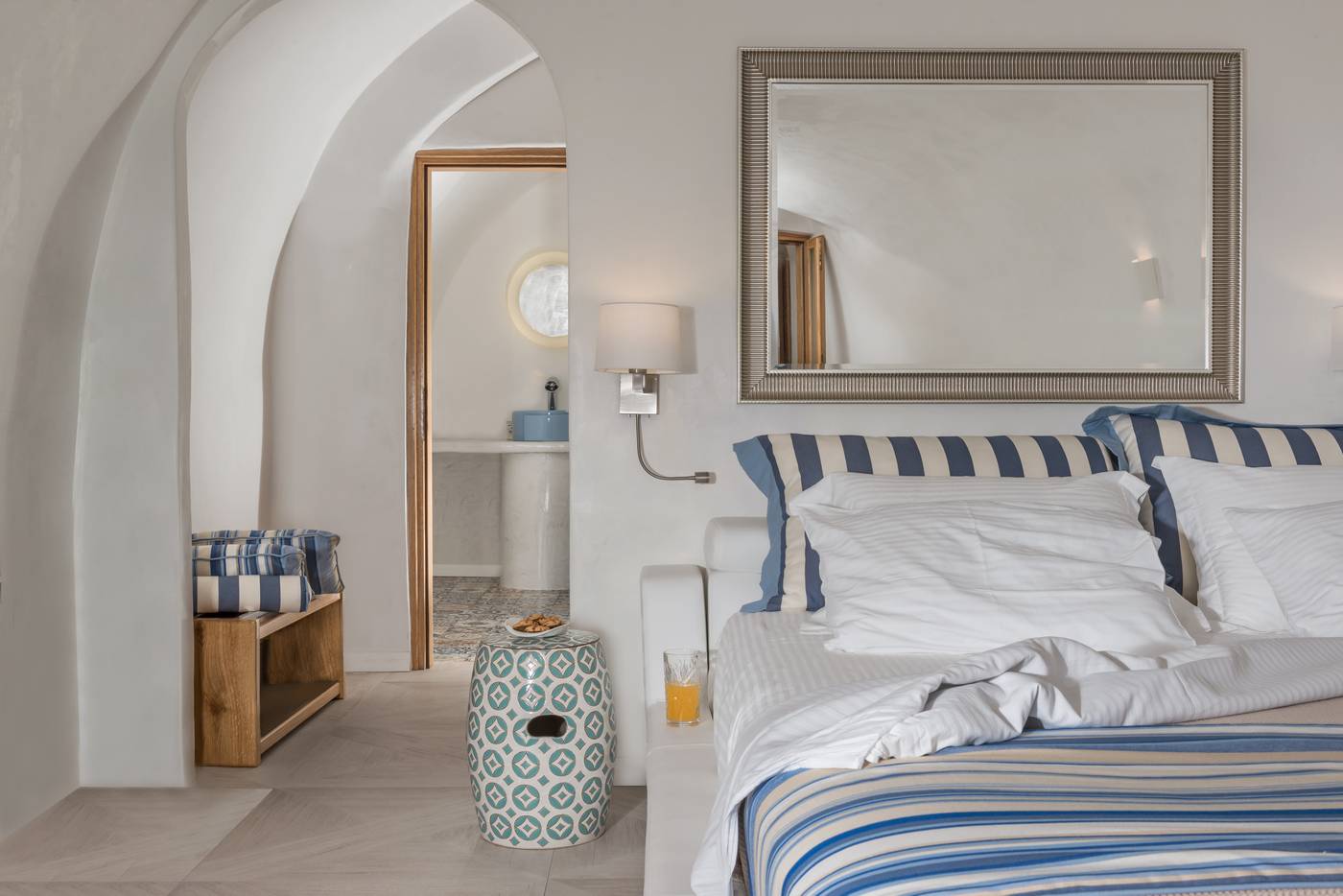 Elite-Luxury-Suites-Room-9