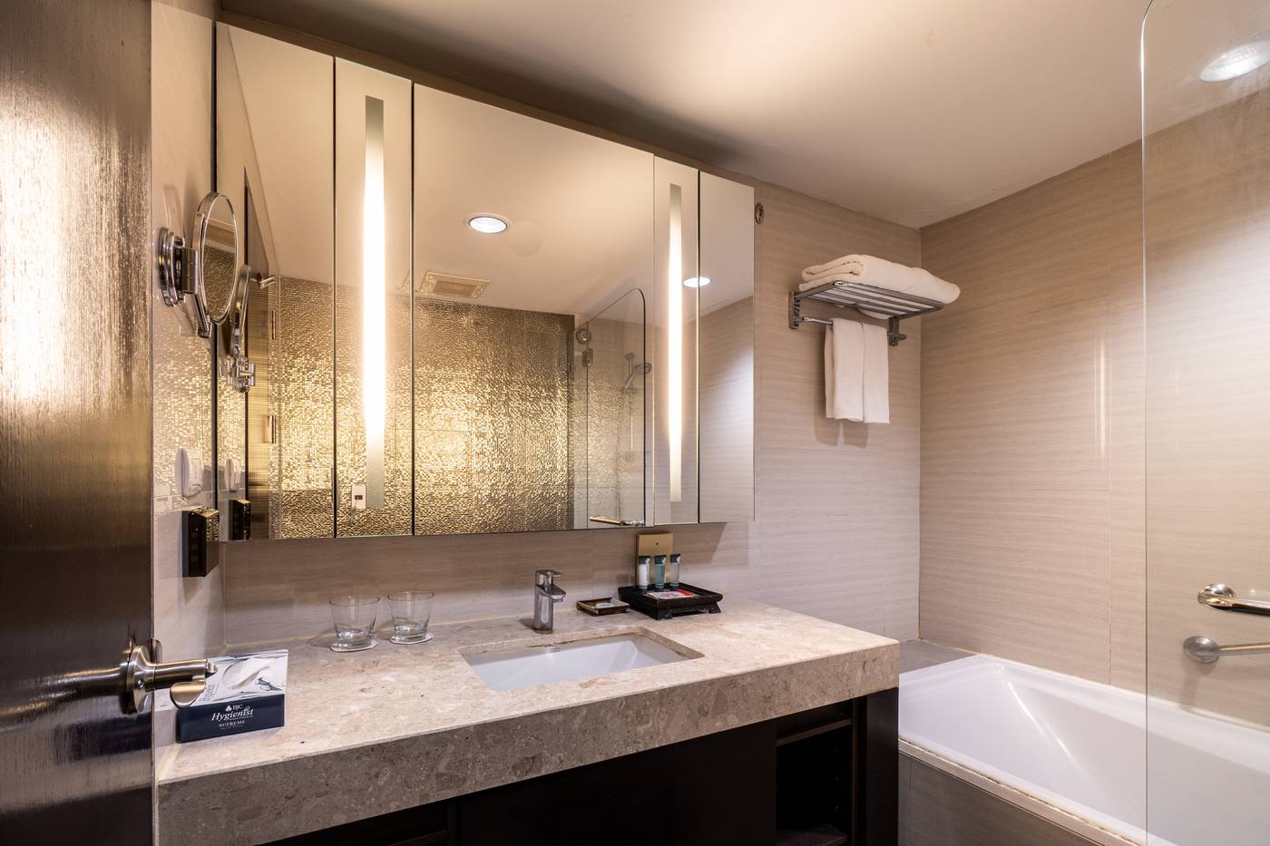 Rembrandt-Residences-Bangkok-Room-44