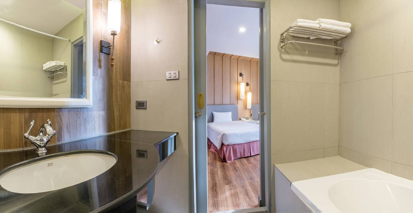 Royal-Rattanakosin-Hotel--SHA---Room-35