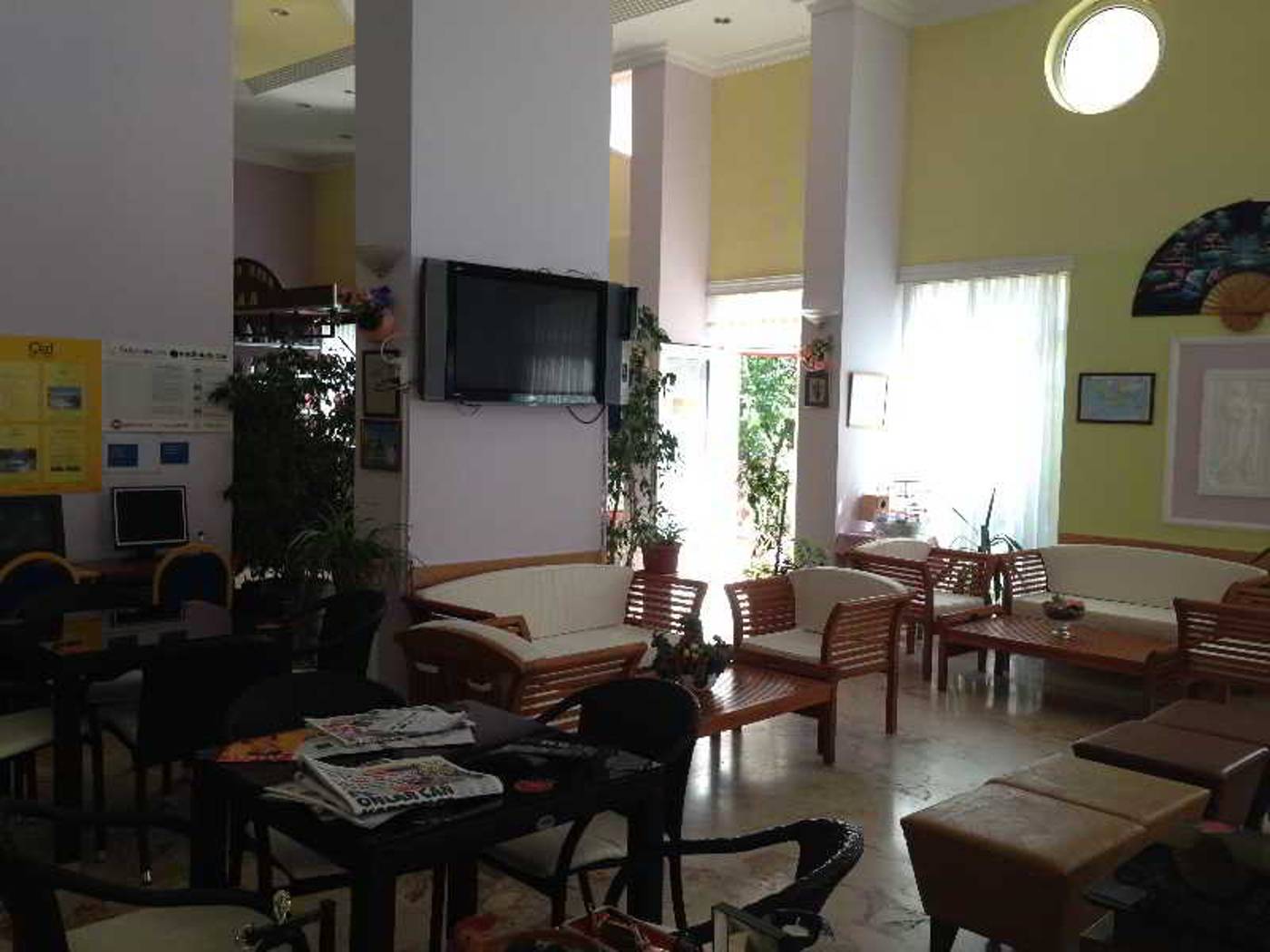 Golden-Moon-Apart-Hotel-Lobby-25