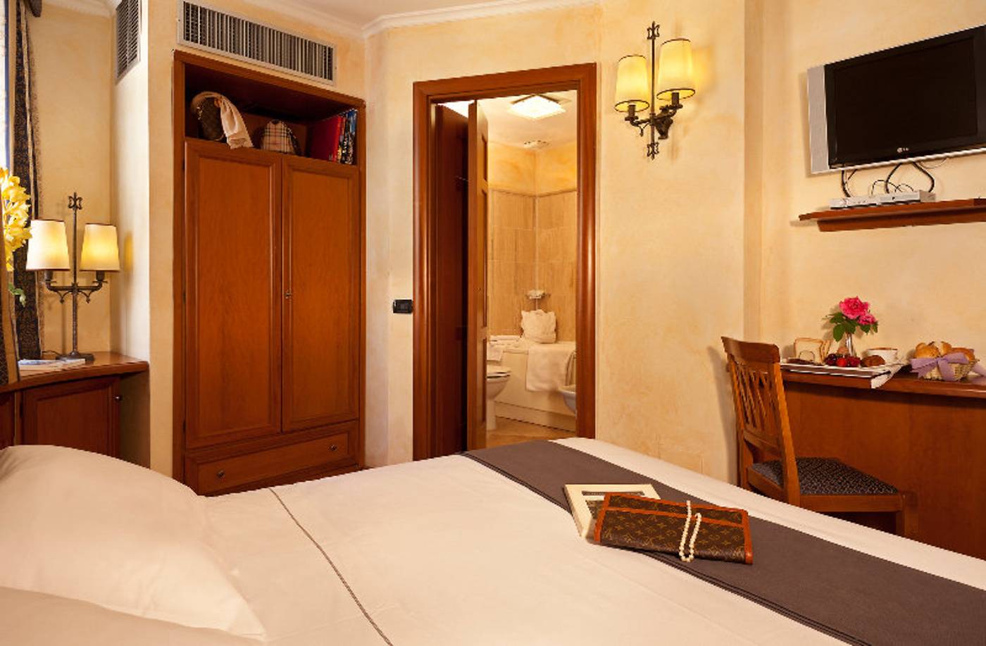 La Fenice-Italy-ROMA-Room-10