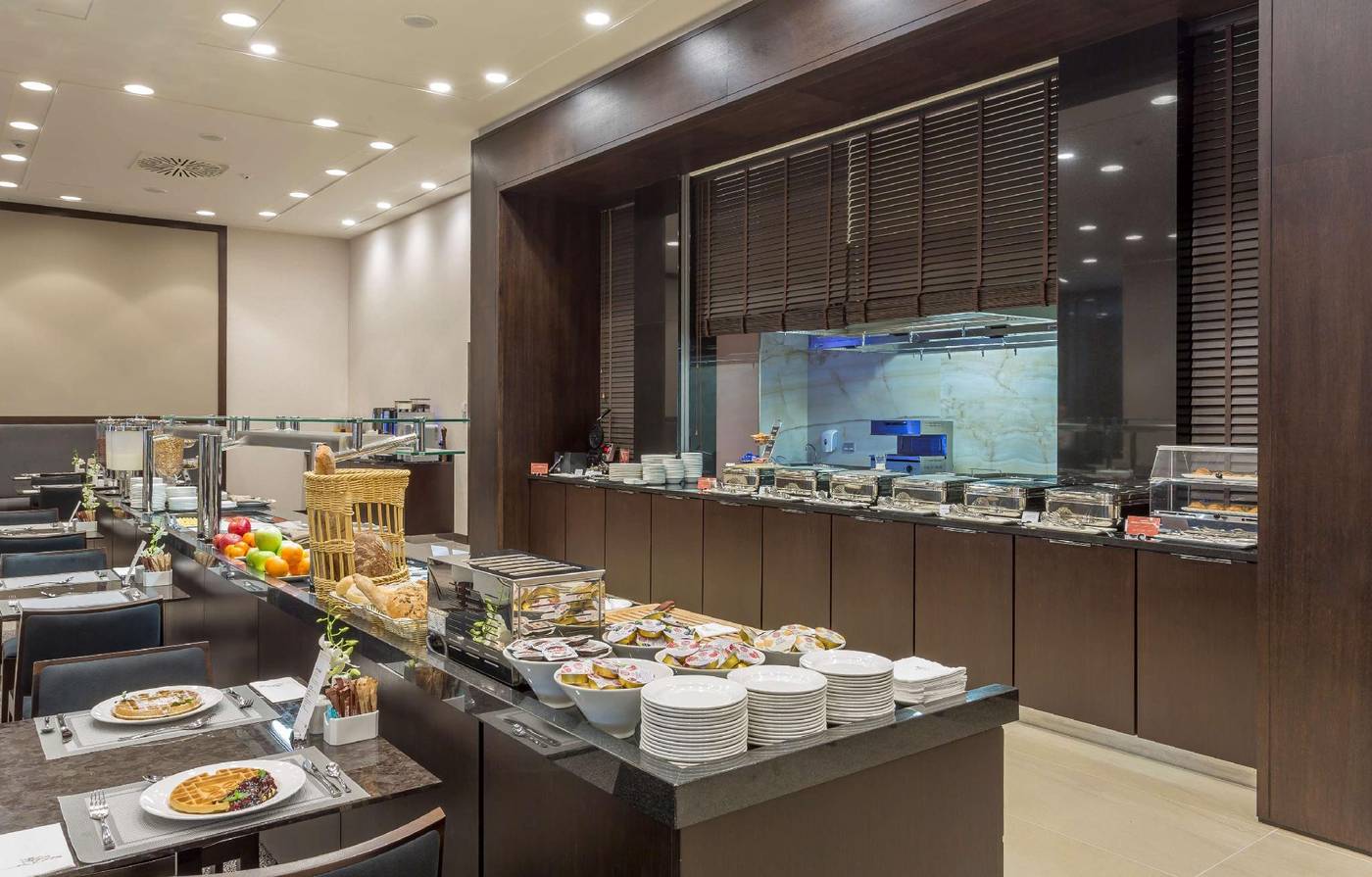 Hilton-Garden-Inn-Krakow-Airport-Restaurant-21