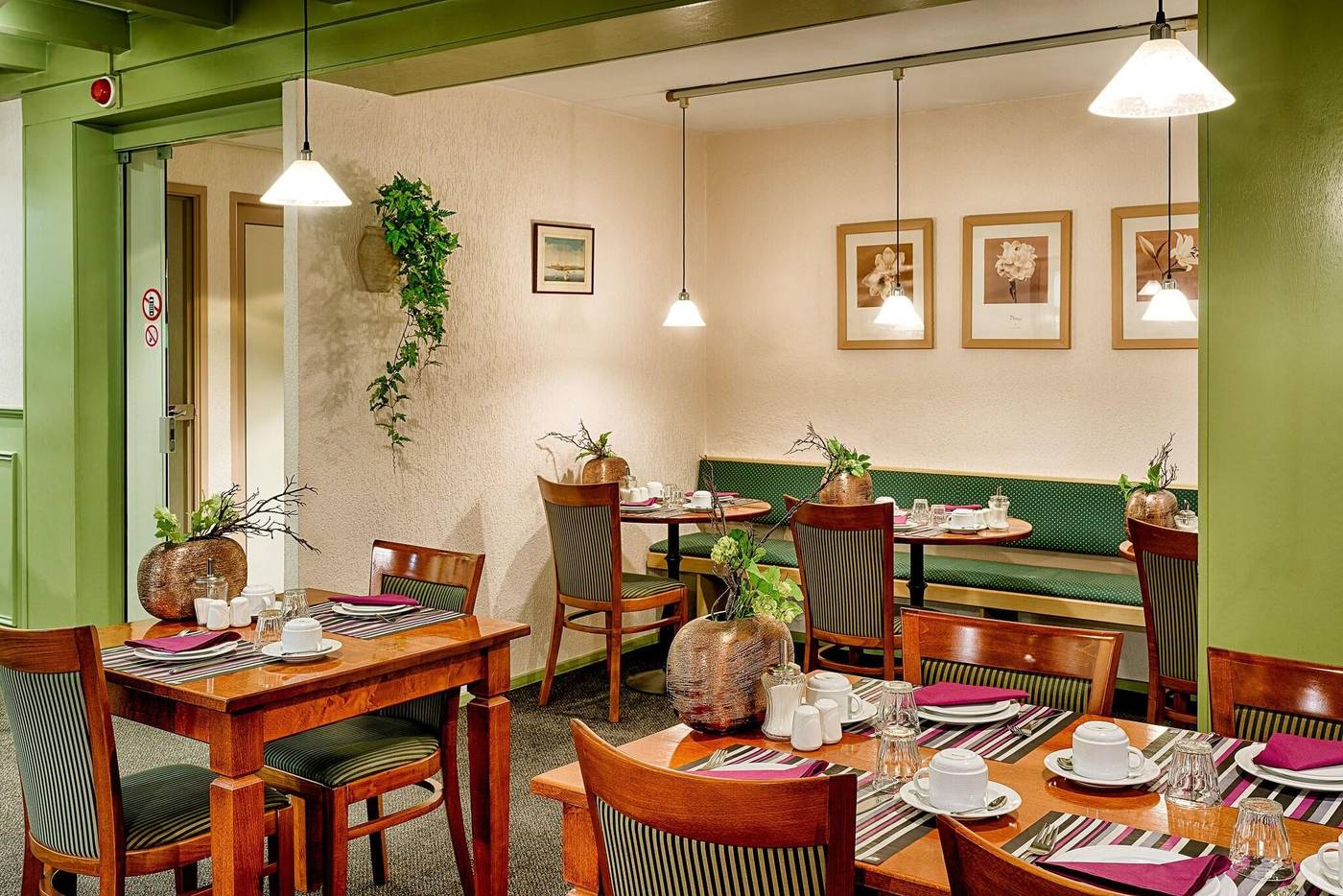 Owl-Hotel-Restaurant-45