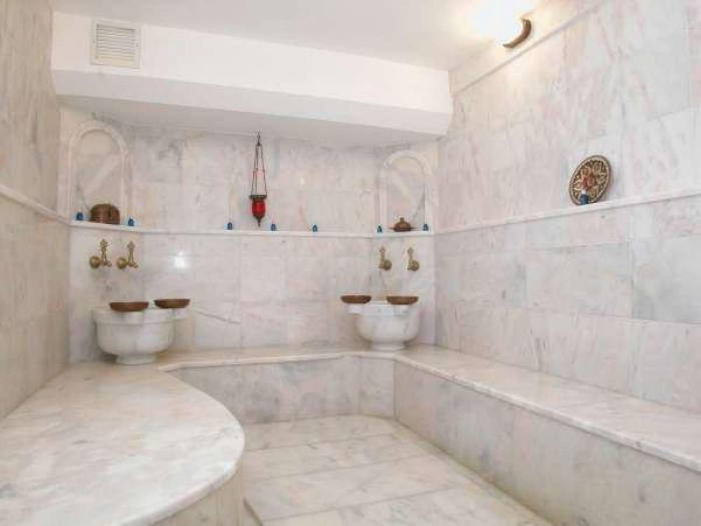 Almena-Hotel-Sports-and-Entertainment-17