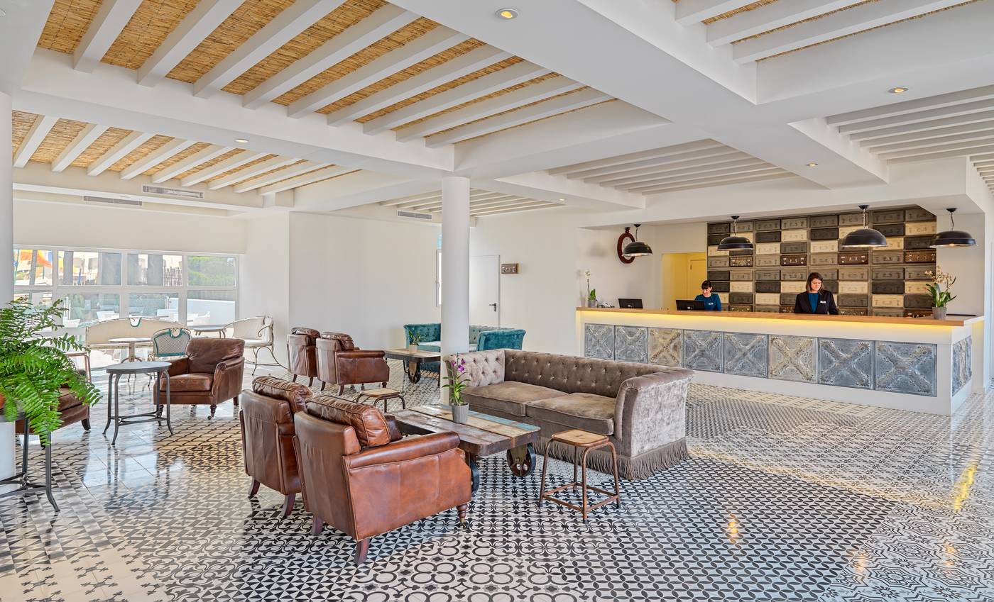 H10-Ocean-Suites-Lobby-40