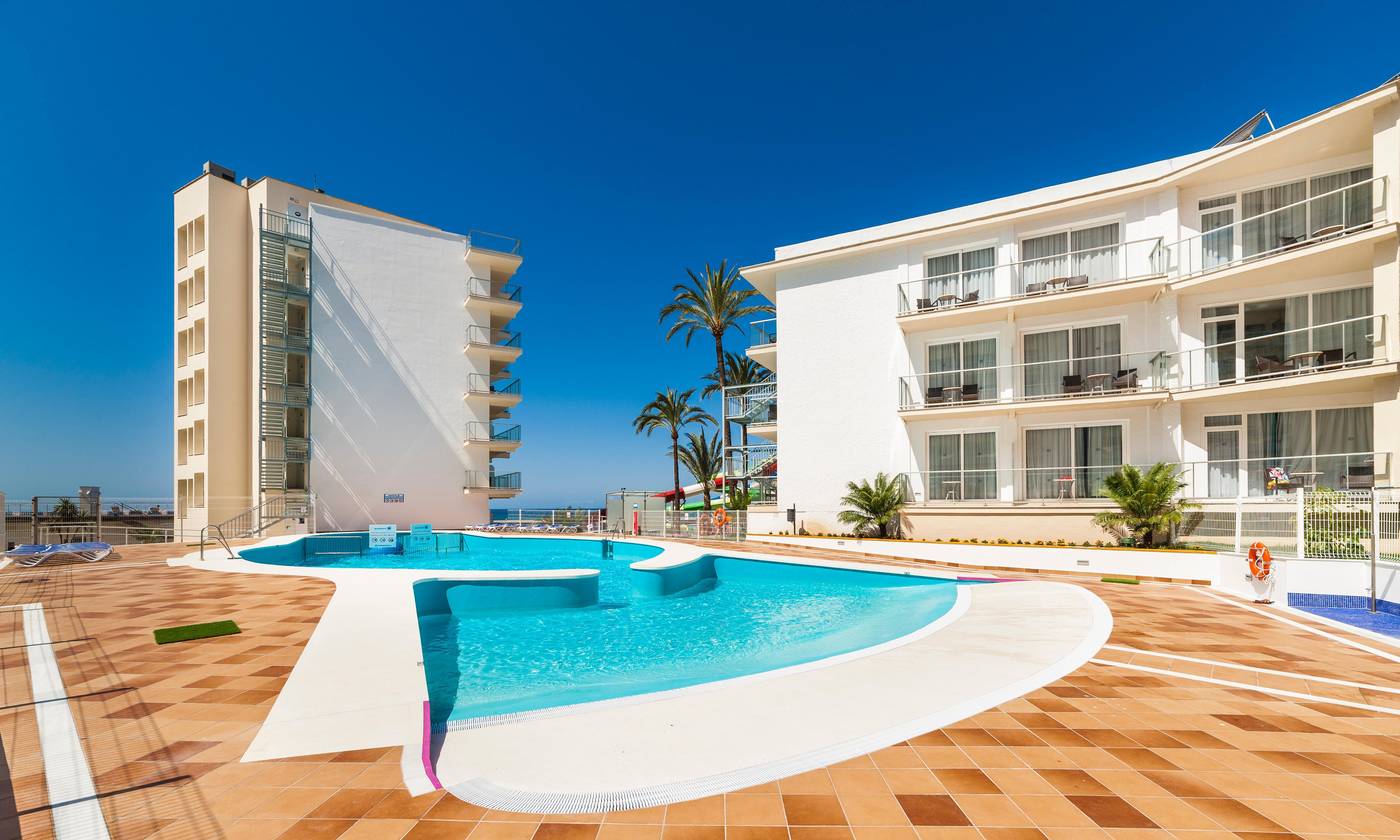 Globales-Playa-Estepona-Pool-4