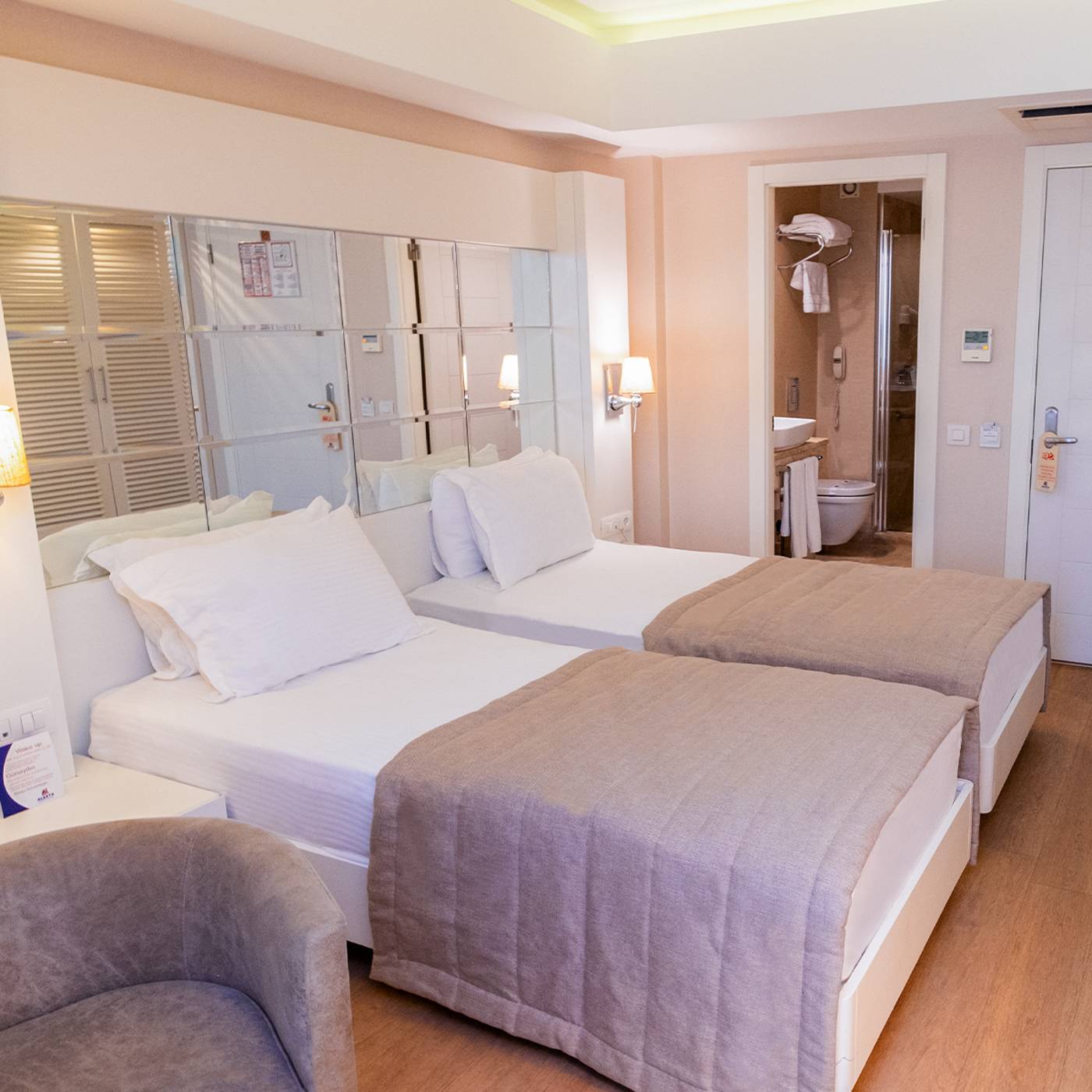 Alesta-Yacht-Hotel-Room-14