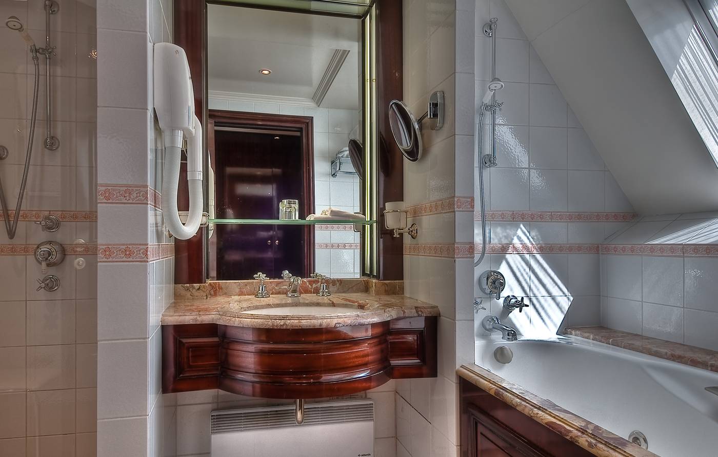 La-Demeure-Montaigne-Room-67