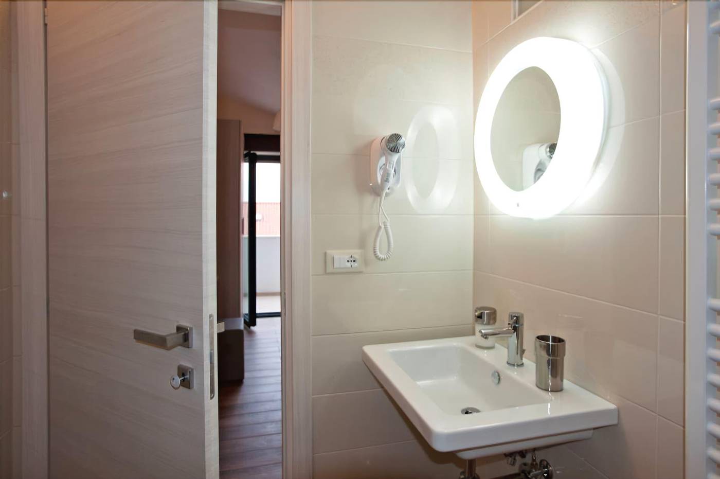 B-B-Raffaello-a-Mare-Room-9