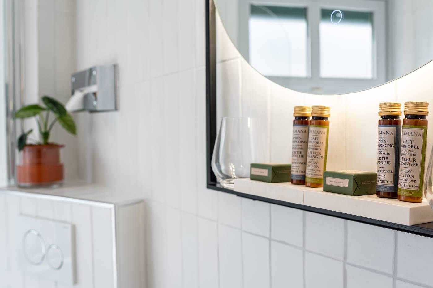 Queens-Hotel-Room-22