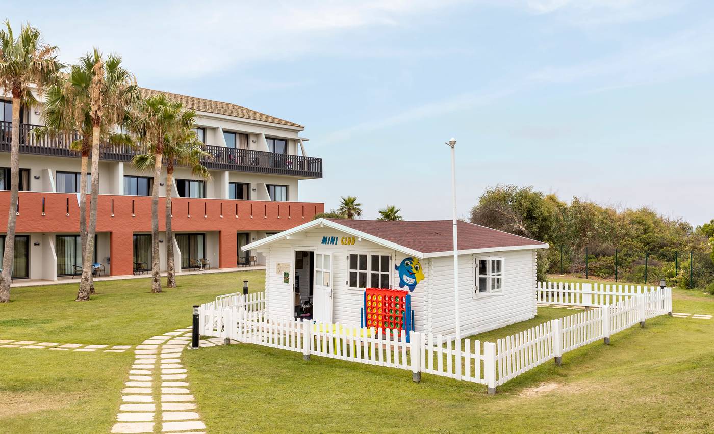 Ilunion-Calas-de-Conil-Sports-and-Entertainment-17