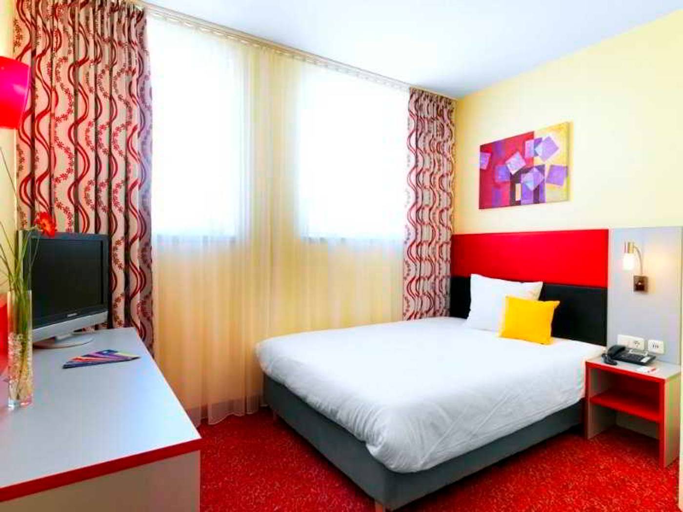 greet-Berlin-Alexanderplatz-Room-31