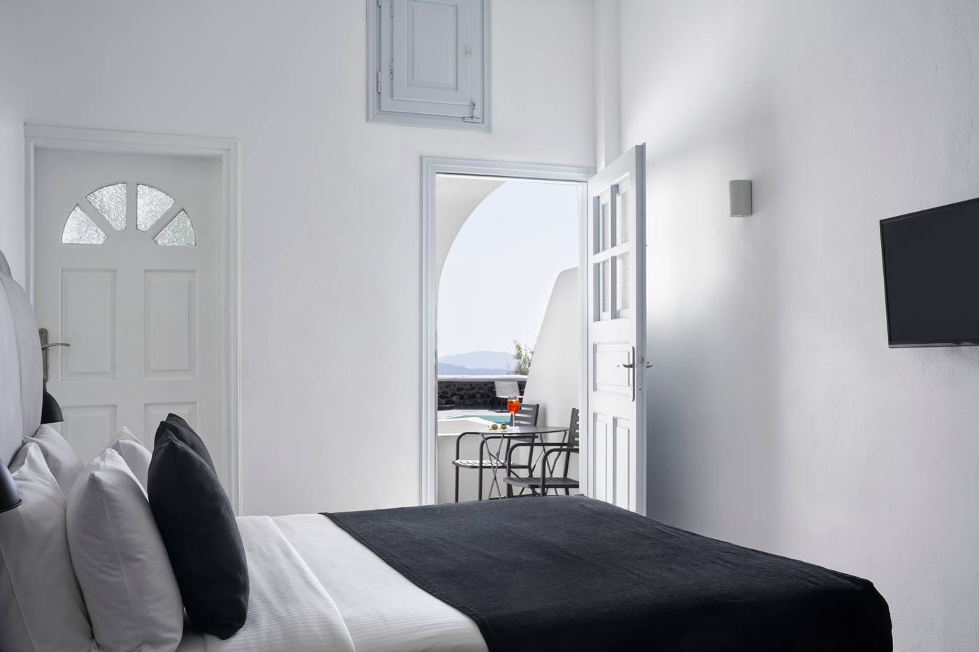 Mr-and-Mrs-White-Oia-Santorini-Room-14