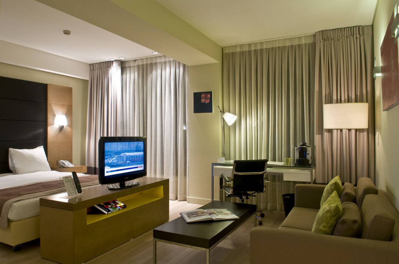 B-Aparthotel-Grand-Place-Room-4